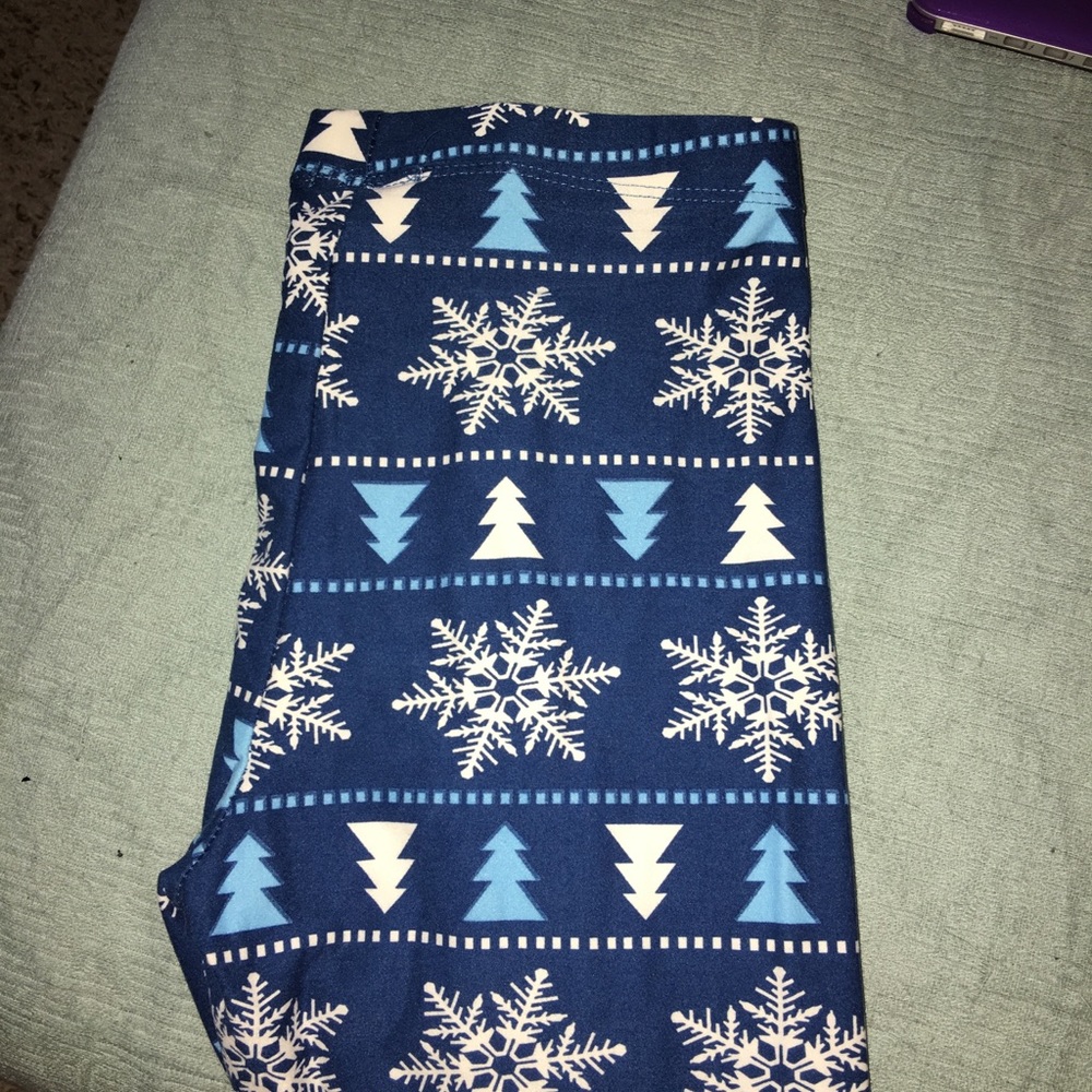 Medium Christmas tree leggings. Worn once